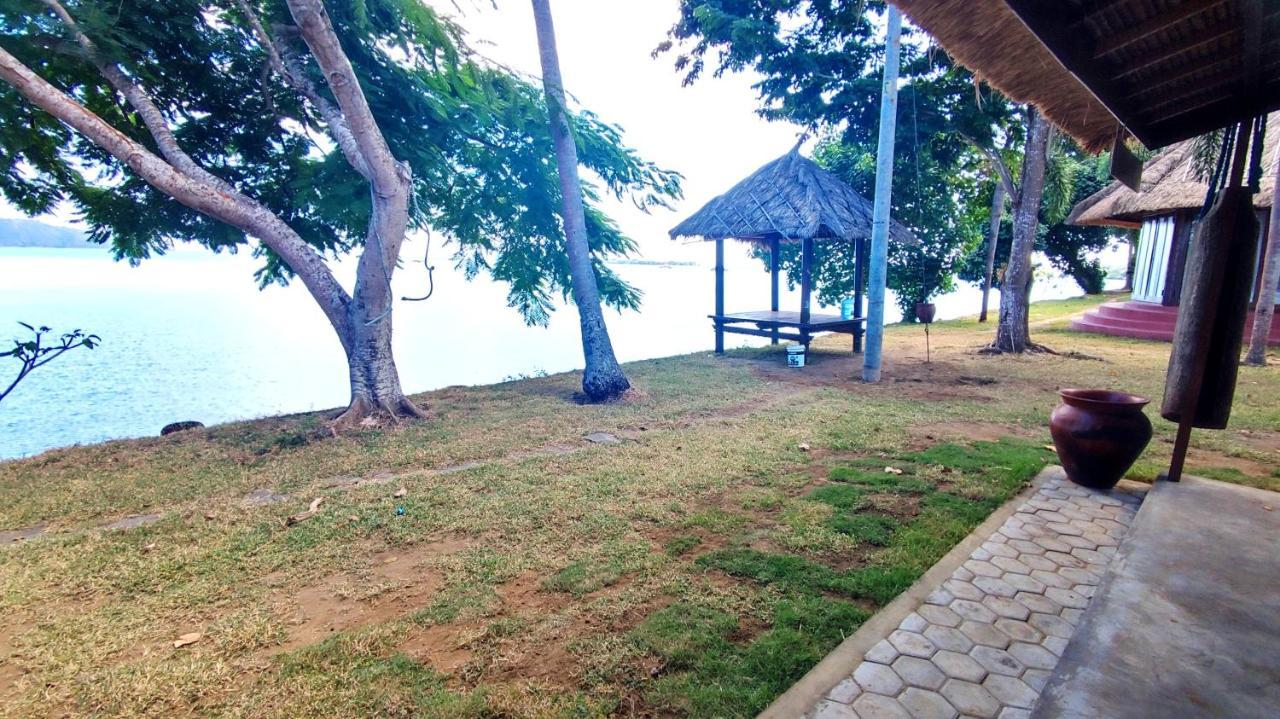 Khabita Beach Resort Lembar  Exterior foto